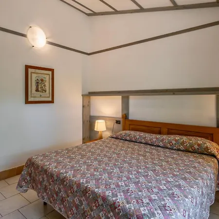 With Swimming - Pool In Guardistallo Apartmanhotel