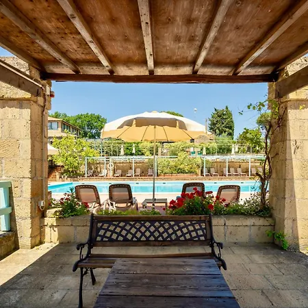 With Swimming - Pool In Guardistallo *