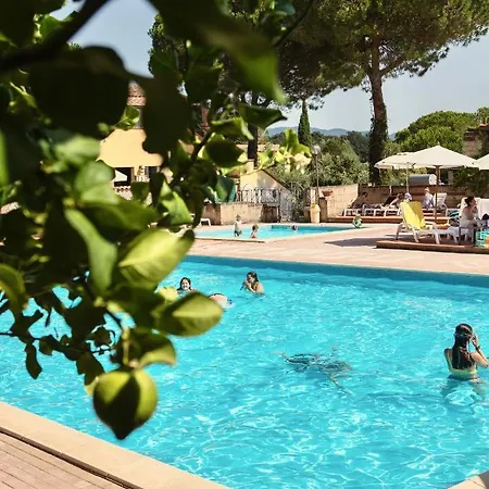 With Swimming - Pool In Guardistallo شقة فندقية 3*