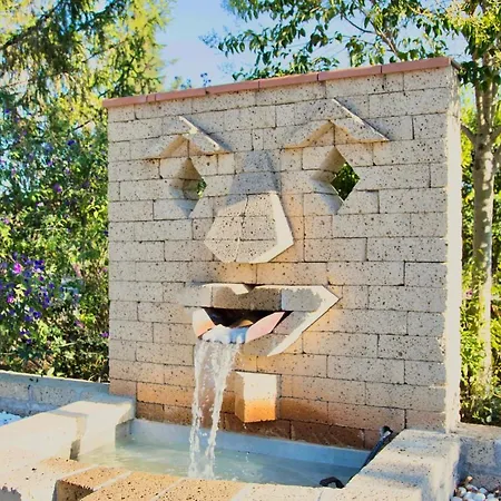 With Swimming - Pool In Guardistallo 3* كاسال ماريتيمو